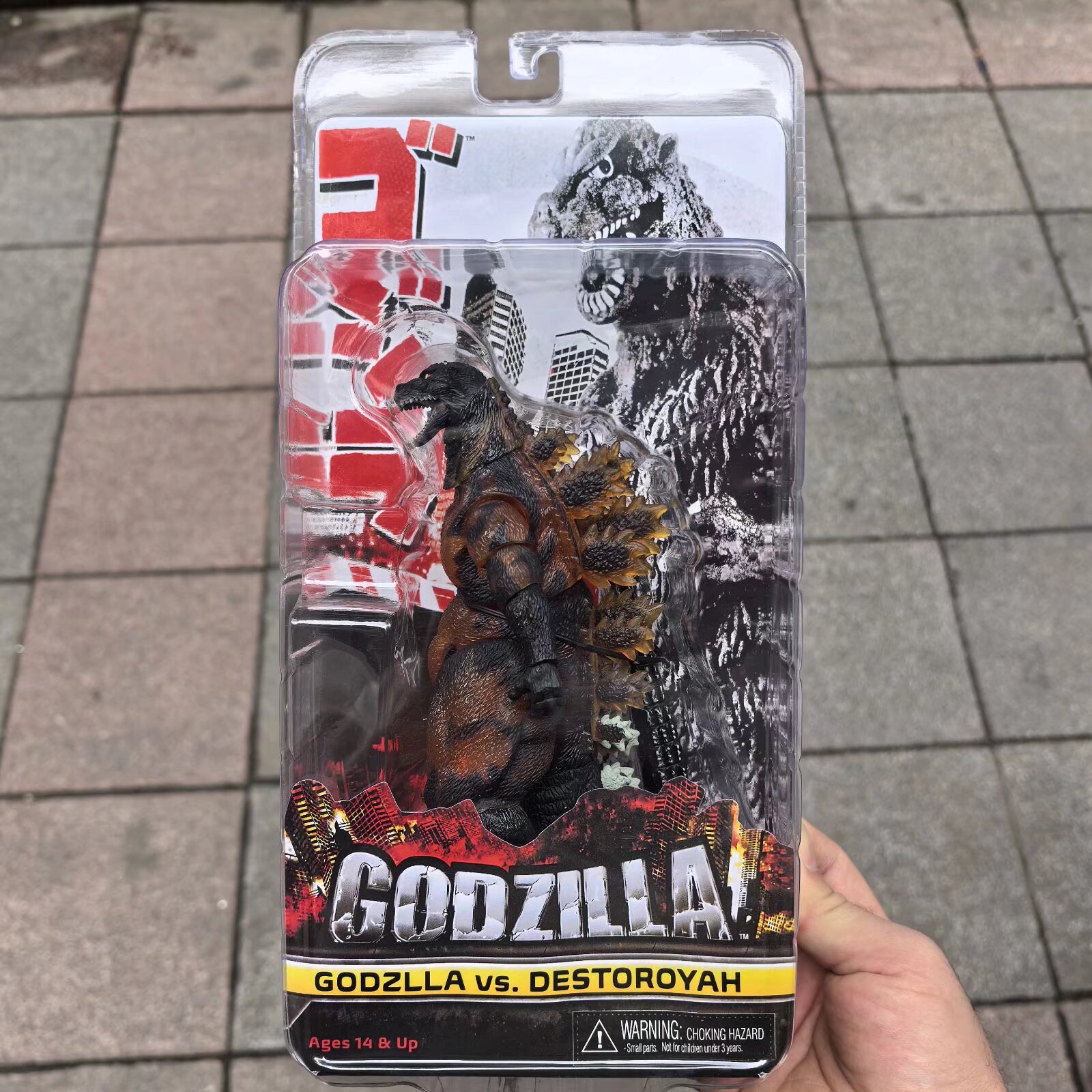 NECA Burning Godzilla 1995 - A - Model Kit Godzilla recensione e prezzo